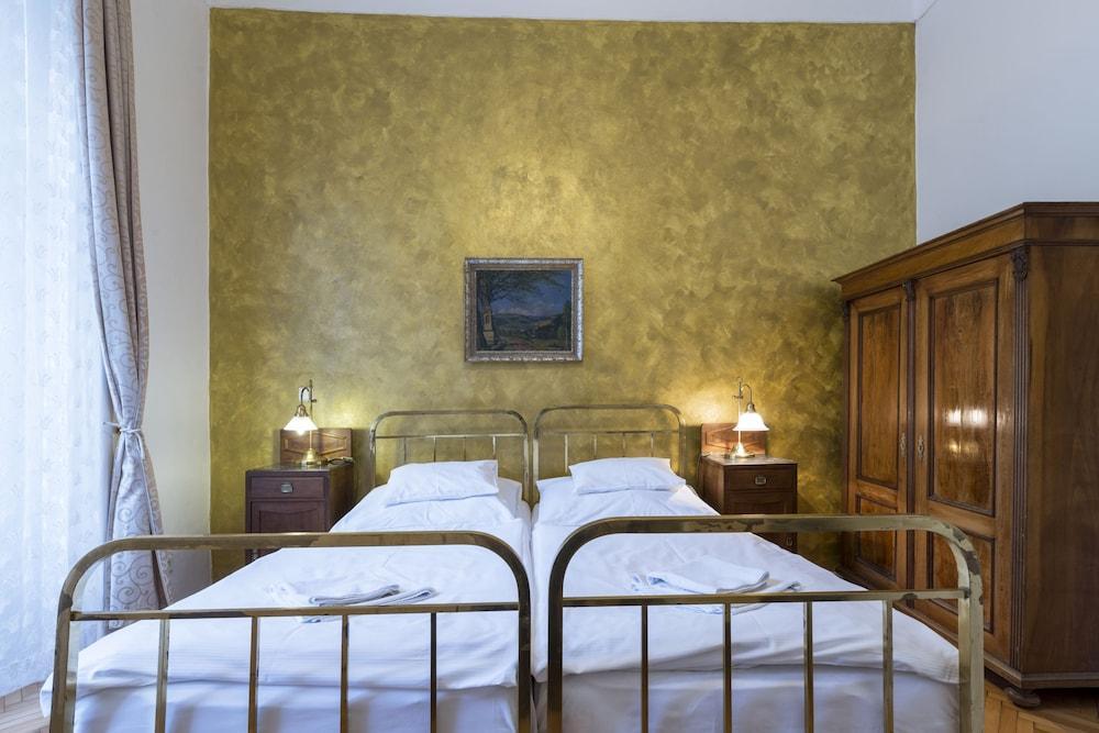 Hotel U Zlateho Jelena Prag